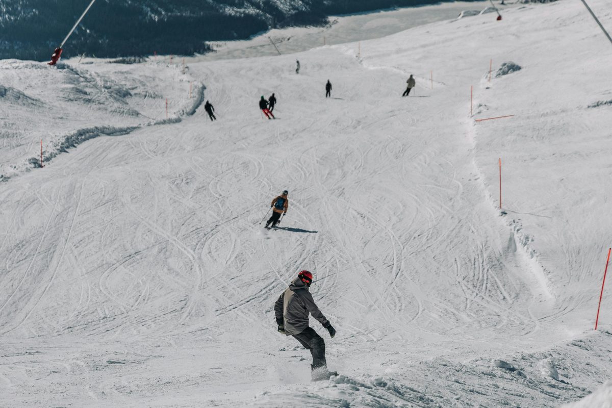 10 Best Skiing & Snowboarding Shopify Stores (2026)
